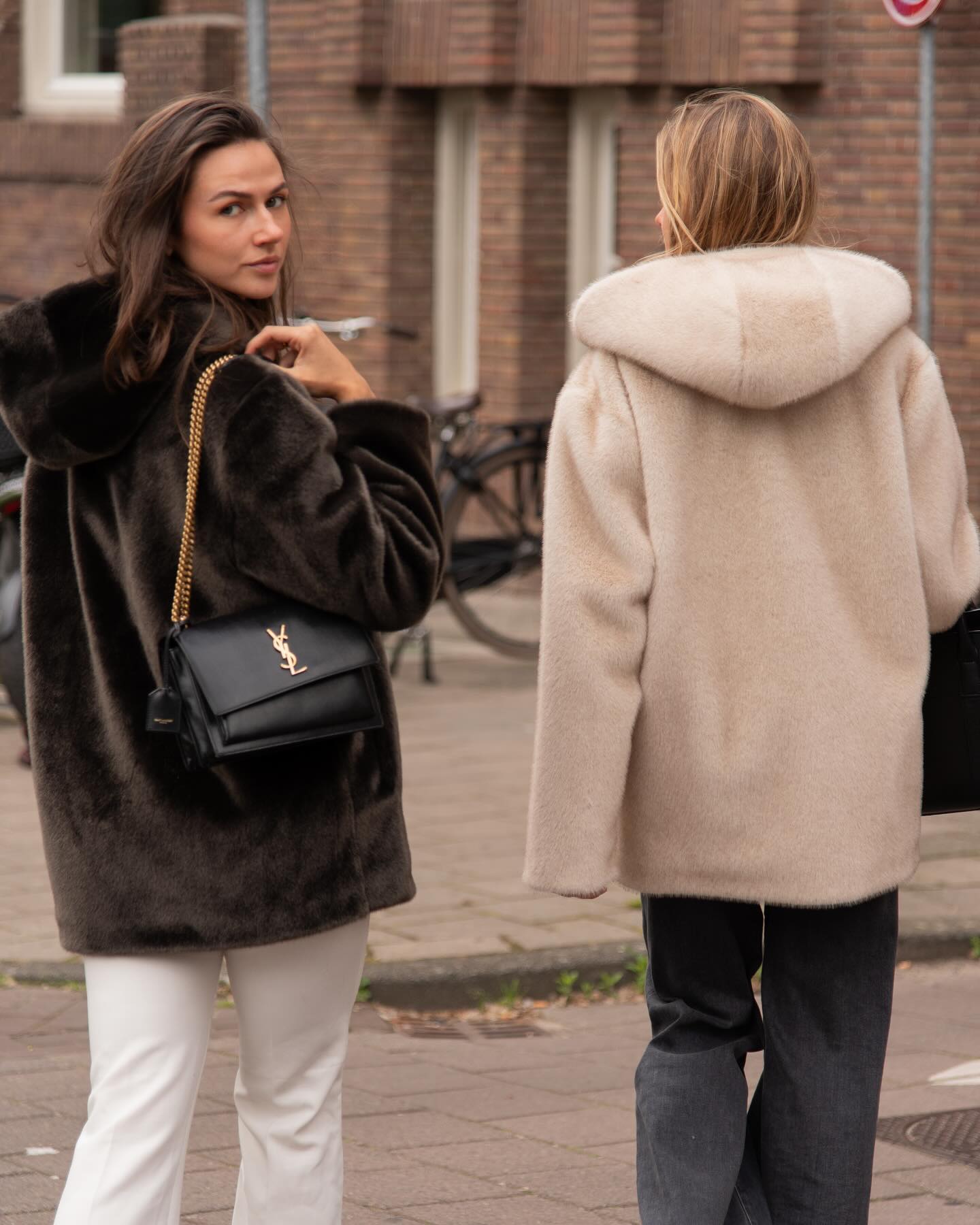 Faux Fur Jacken für jede Figur: So findest du die perfekte Passform (und den idealen Look)