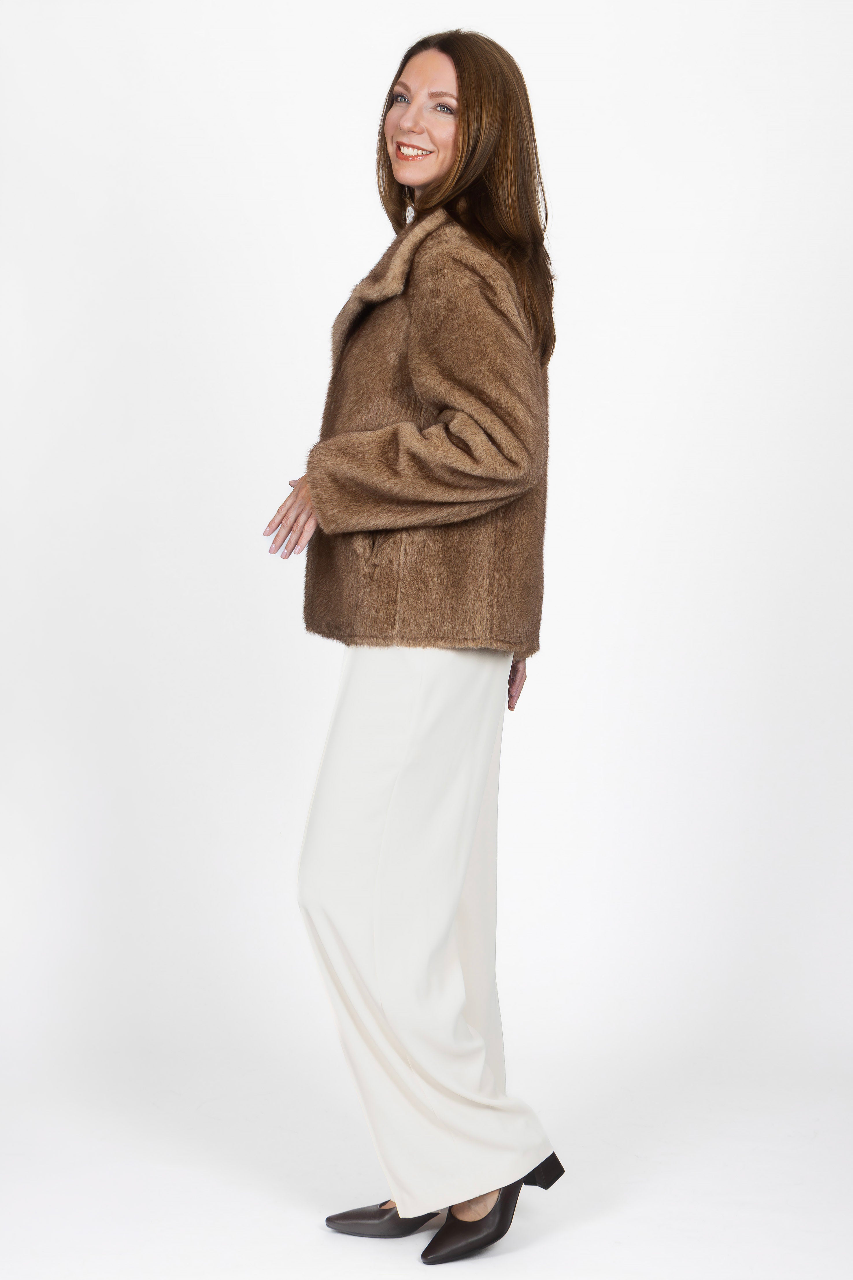 Kurze Damen-Wendejacke aus Kunstfell in Lammfell- und Nerz-Optik - Petite M.