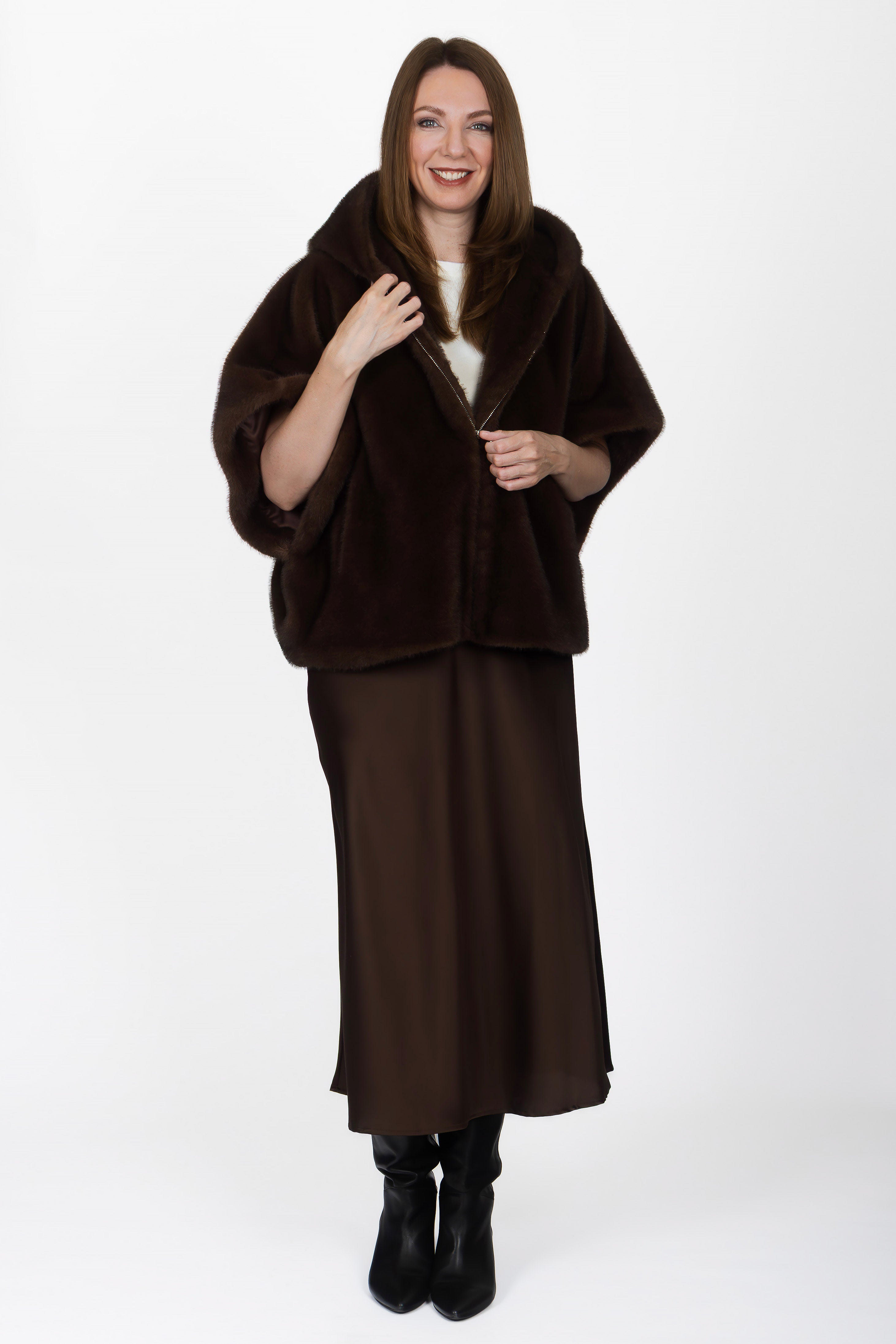 Oversized Damen-Cape aus Kunstfell in Two-Tone-Nerz-Optik, Vorderansicht.