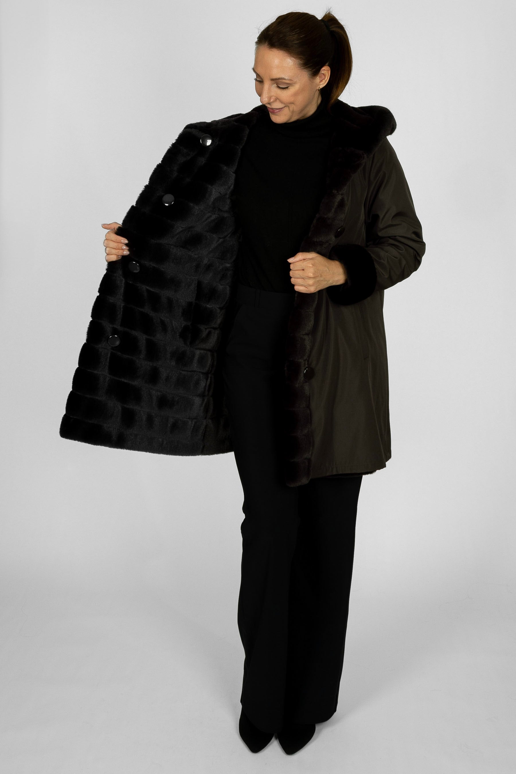 Eleganter Damen-Kurzmantel Dunkelbraun, Fake Fur, Vorderansicht mit Kapuze