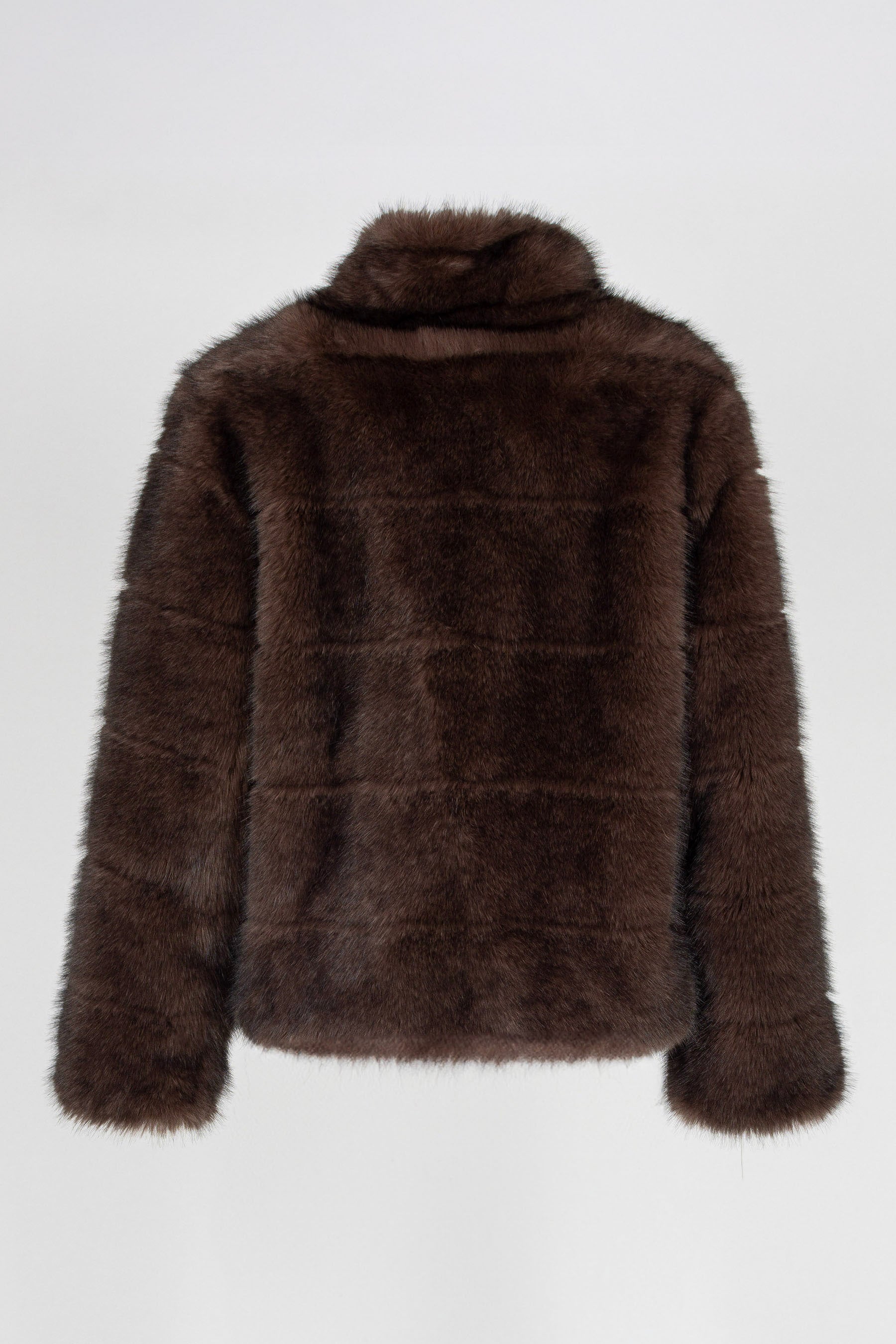 Dunkelbraune Damenjacke in Pelzoptik – Rückansicht mit Two-Tone-Effekt