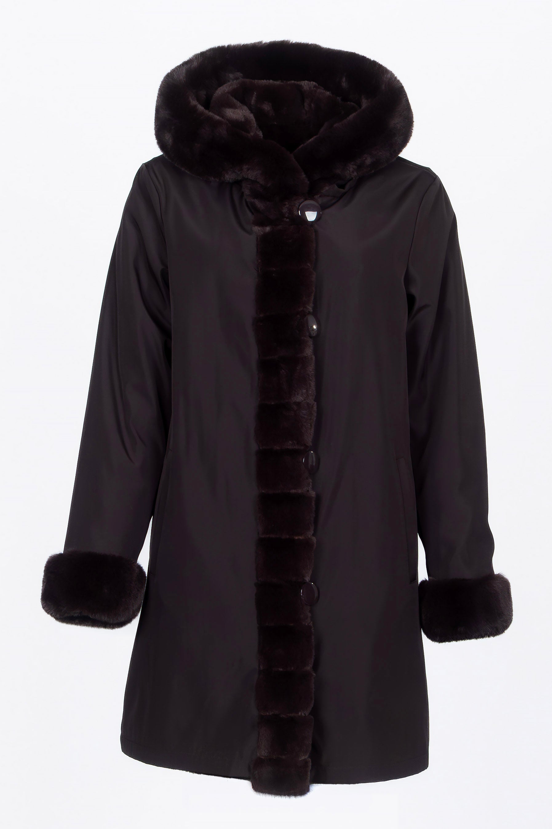 Eleganter Damen-Wintermantel aus Kunstfell in Dunkel Aubergine mit Teddyseite, Ringeloptik und fester Kapuze, Vorderansicht.