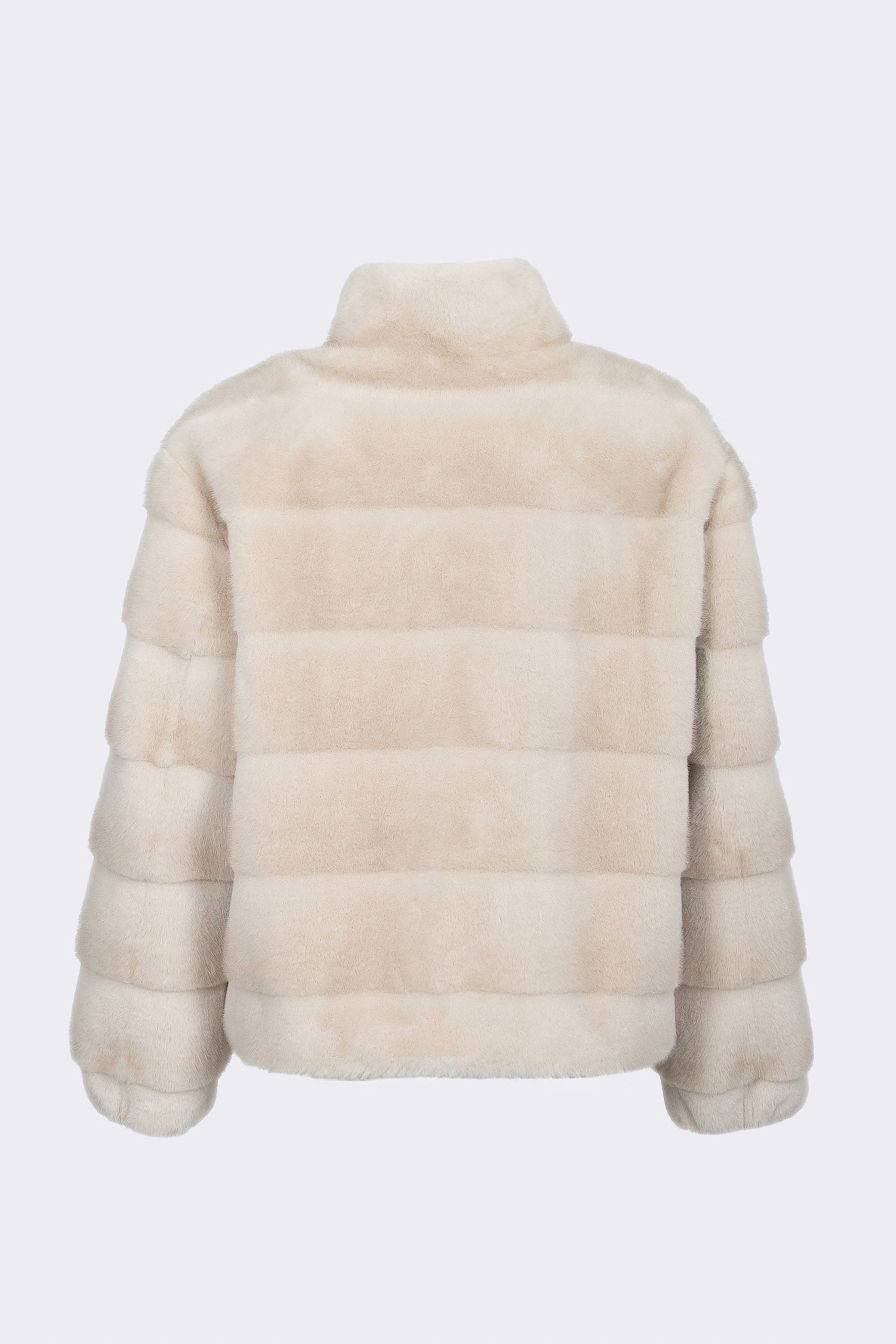 Rückansicht der eleganten Nerzoptik-Jacke in Ecru.