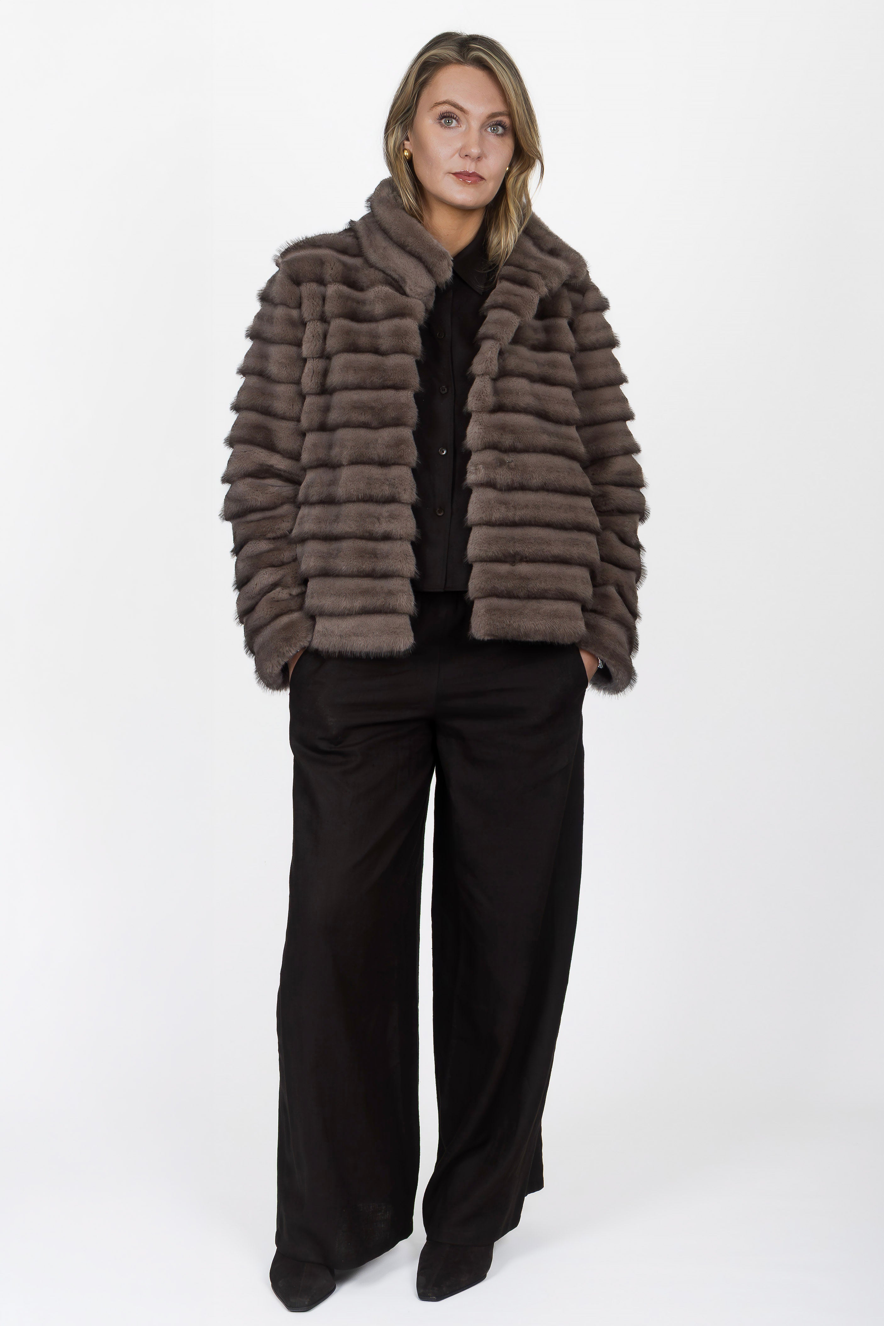 Kurze Kunstfelljacke Damen in Taupe mit Nerz-Optik – Vorderansicht
