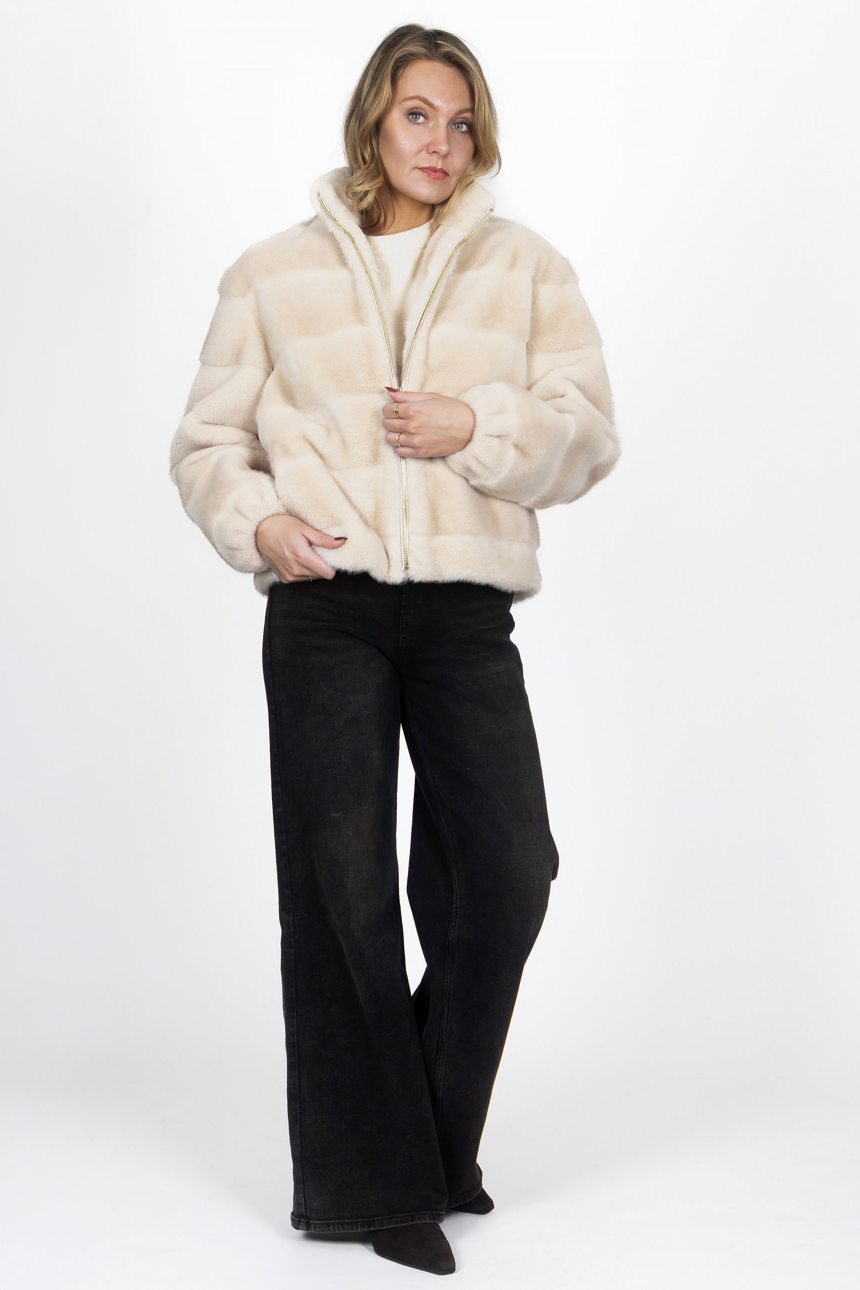 Elegante Damenjacke aus Kunstfell in Ecru mit Reißverschluss