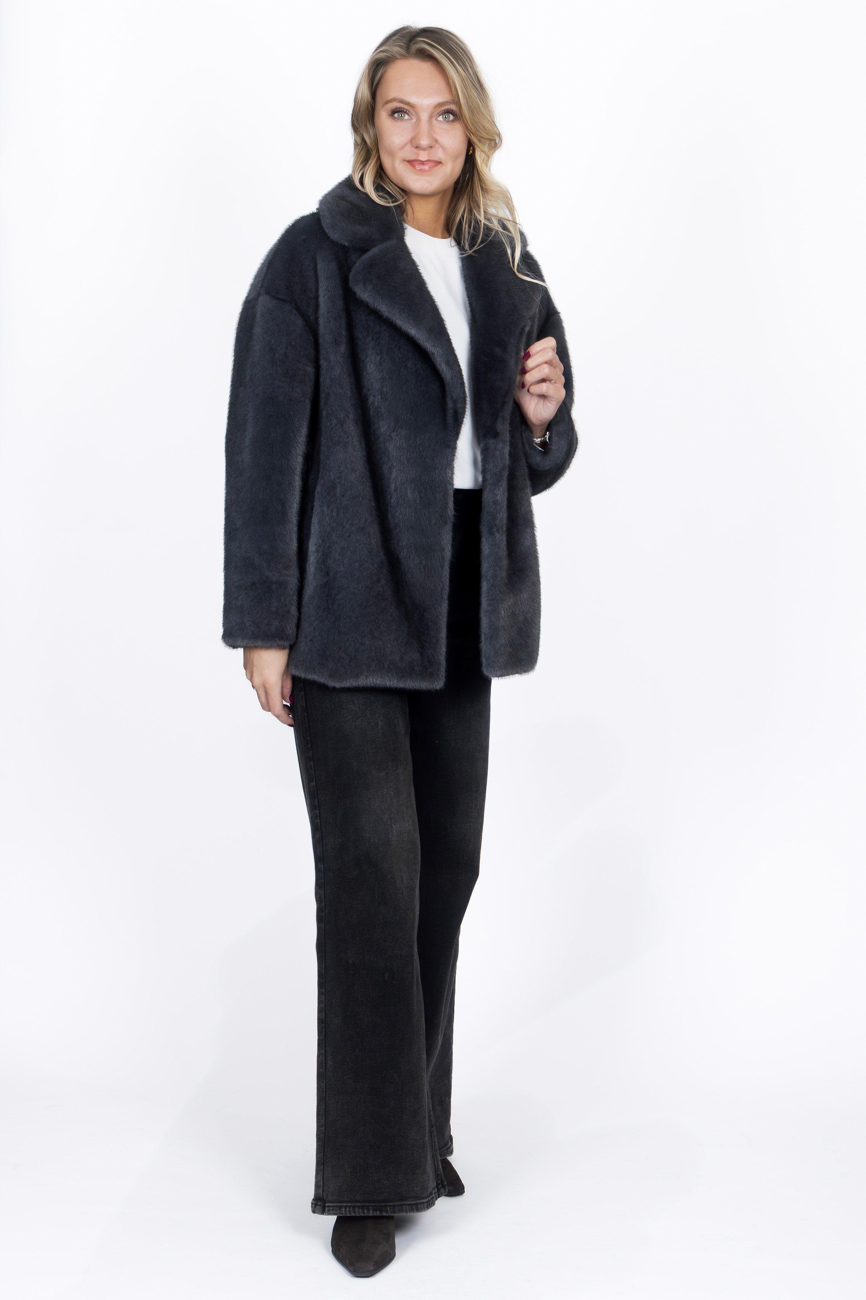 Kurze Damenjacke in luxuriöser Nerz-Optik in Greyblue.