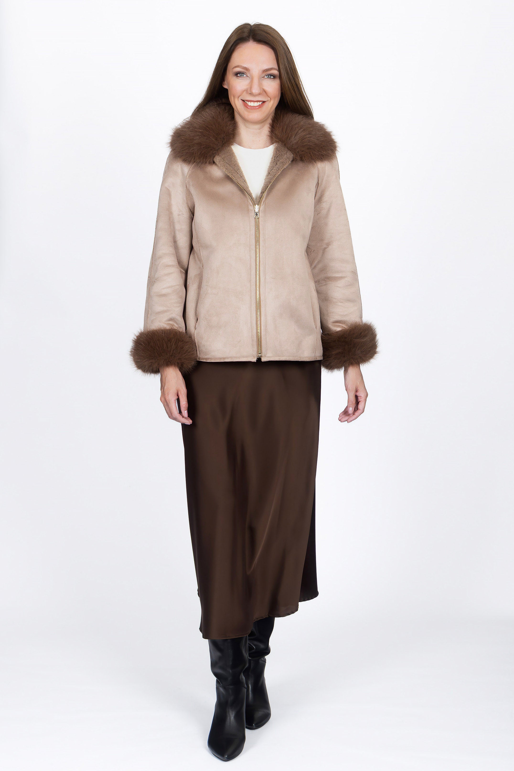 Kurze Wendejacke im Lammfell-Look mit Reißverschluss.