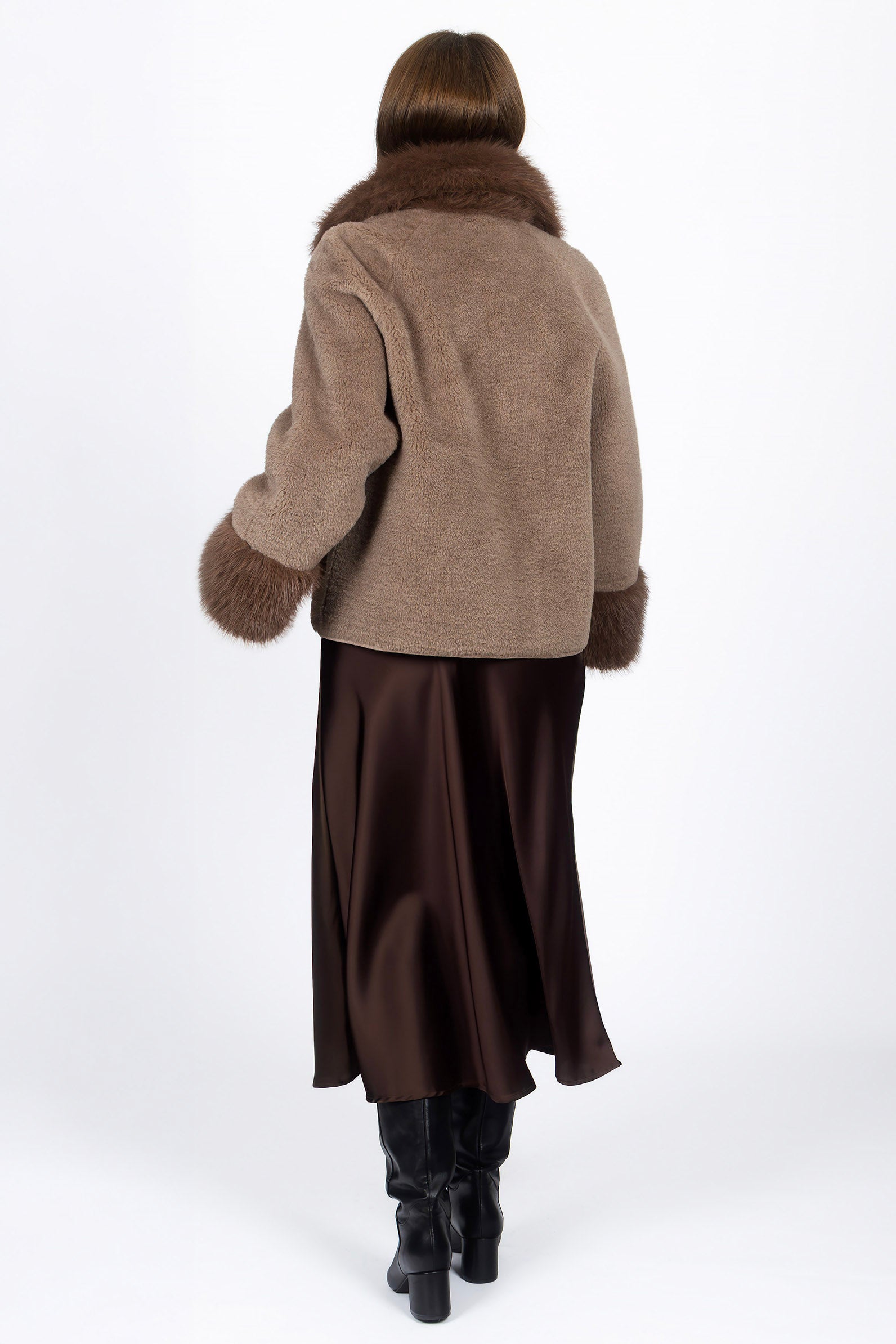 Kurze Damenjacke mit lockerem Oversized-Schnitt