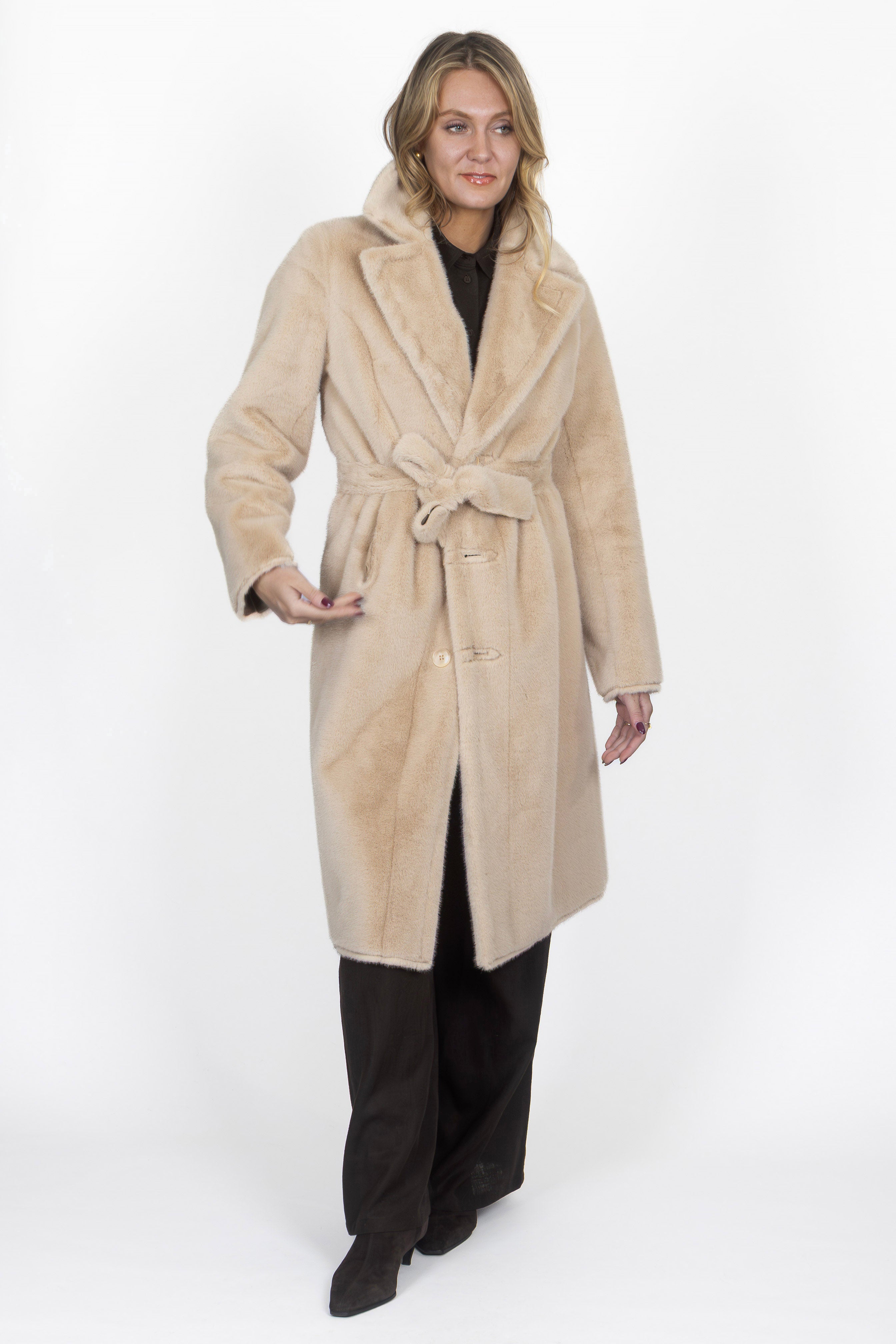 Eleganter Wendemantel aus Kunstfell in Ecru mit Blazer-Design