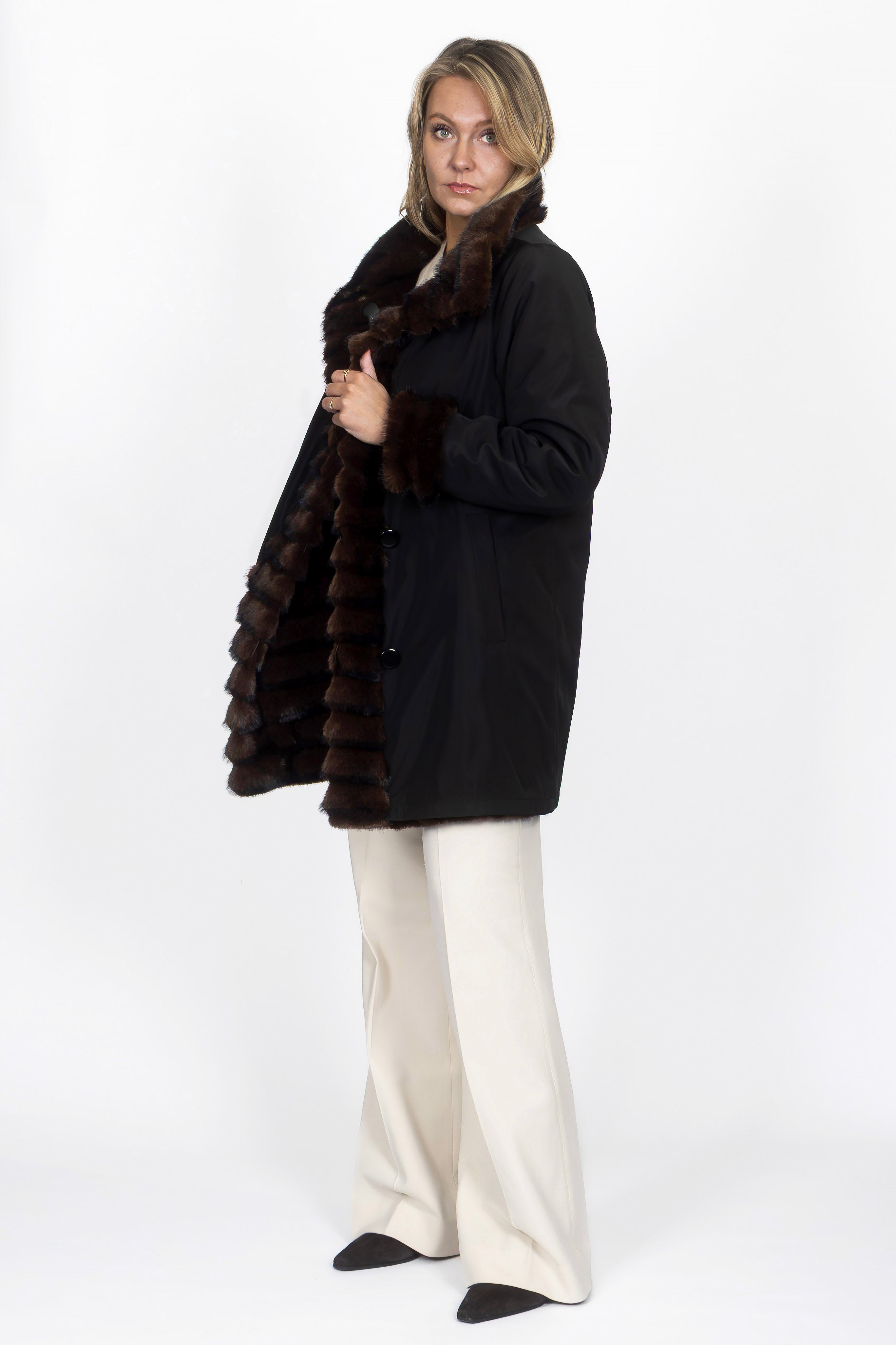 Damen-Wendemantel in Black/Darkbrown, linke Seitenansicht
